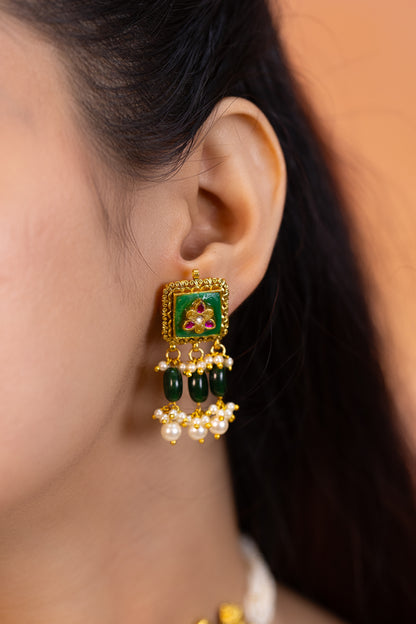 Royal Emerald Green Kundan Choker Necklace Set with Matching Earrings