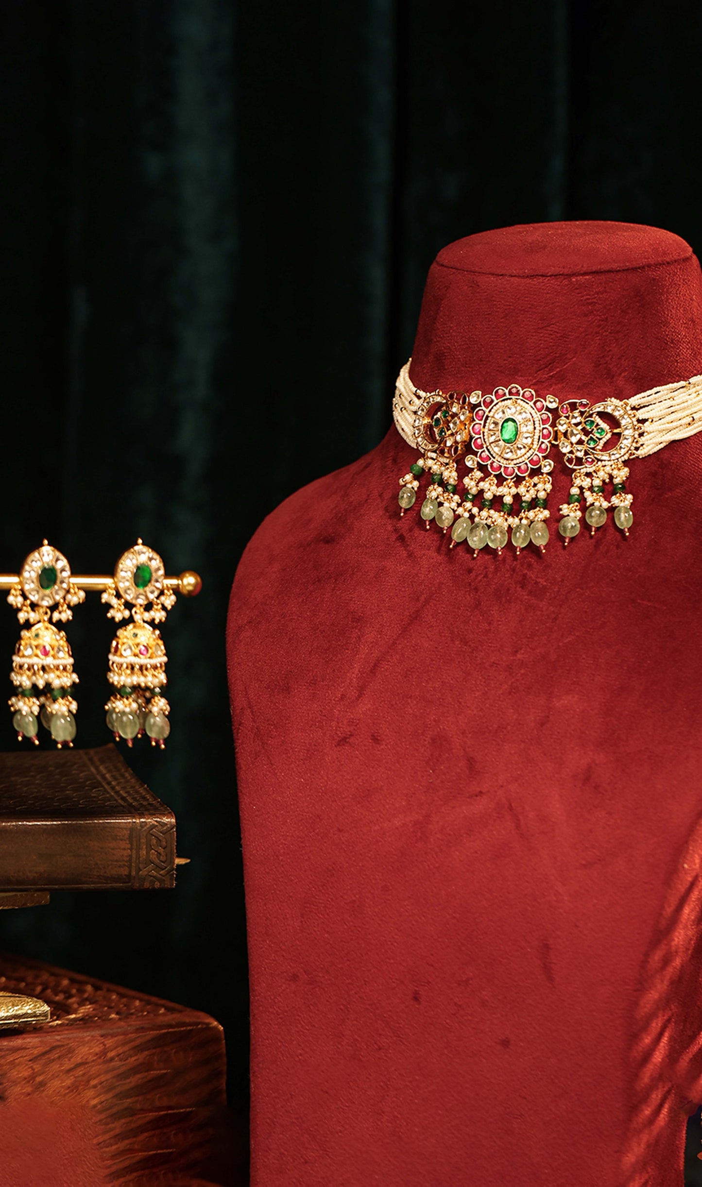 Royal White Kundan Bridal Necklace Set with Matching Earrings